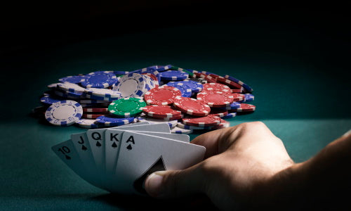 Showdown In Poker: Meaning, Rules, & How Does It Work